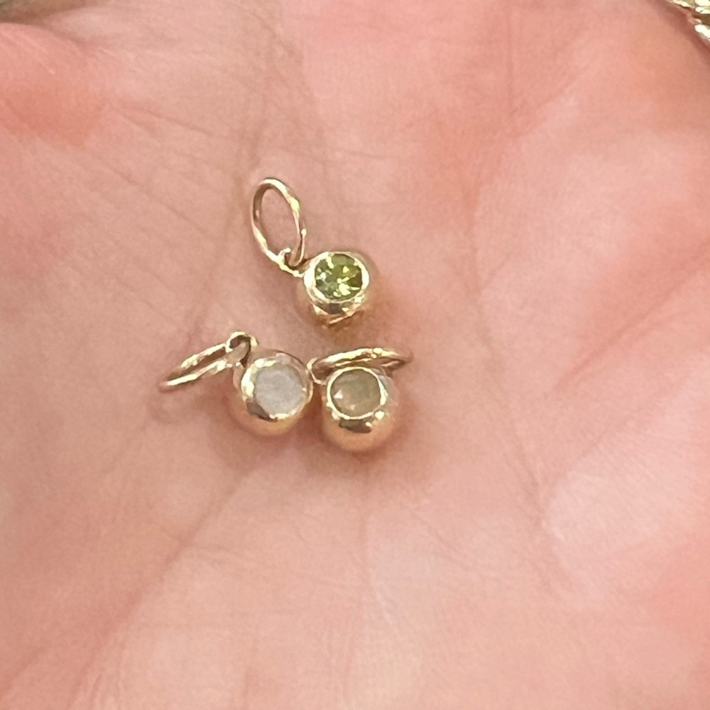 Mejuri - 14k solid Gold and Opal Pendant - charm - Picture 6 of 7